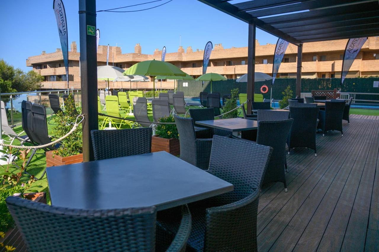 Apartaments Albatros Family Салоу Екстериор снимка